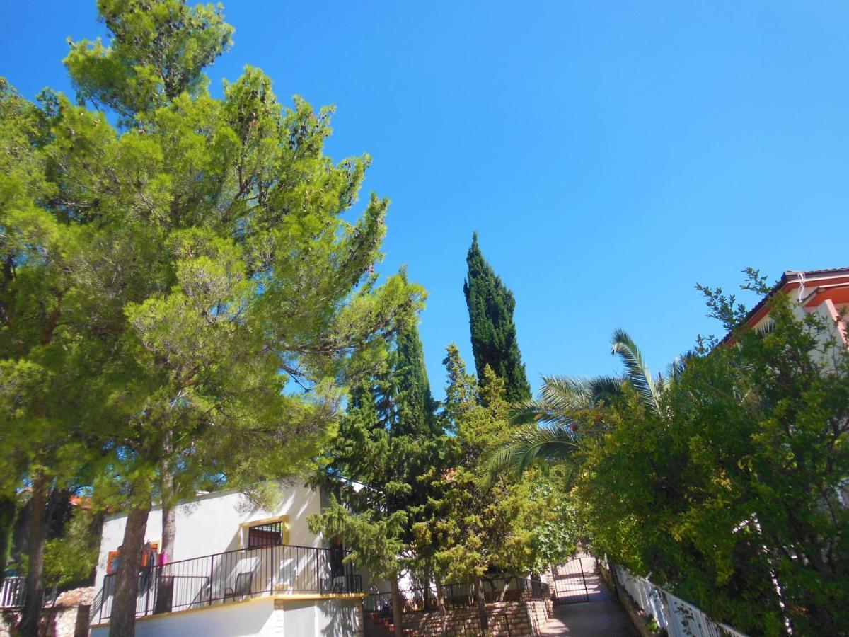 Holiday Home Oleander Zaboric Exterior foto