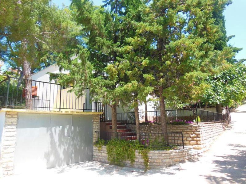 Holiday Home Oleander Zaboric Exterior foto